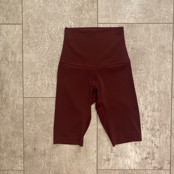 LULULEMON Align Super High Rise 10” Shorts Cassis size 2 EUC - Picture 3 of 7
